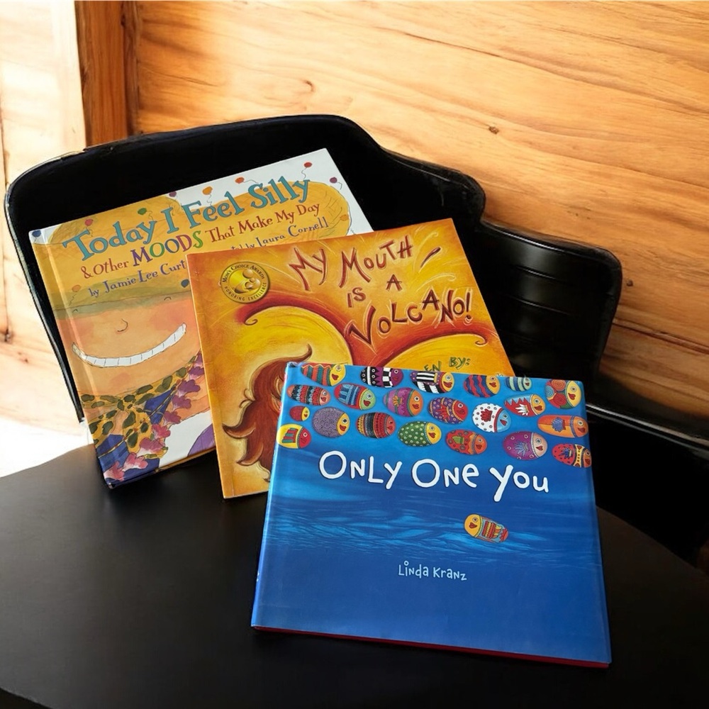 3 Books 📚
Today I FEEL Silly
My mouth is a VOLCANO
Only ONE you
Jaime Lee Curtis
